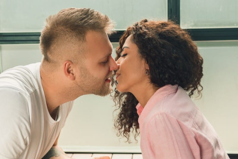 How To Move Your Lips When Kissing A Guy? | The Right Ways